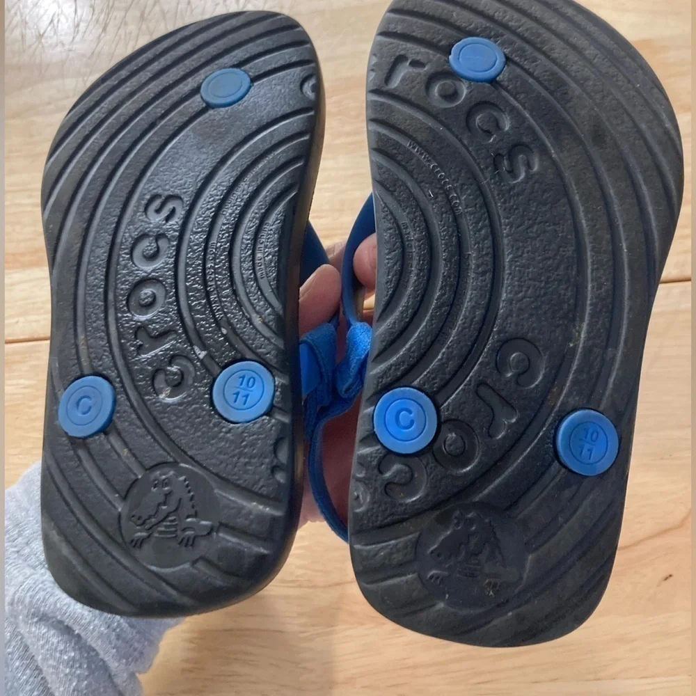 4/$25 Crocs Star Wars thong flip flops in size C 10/11. Super cute. GUC